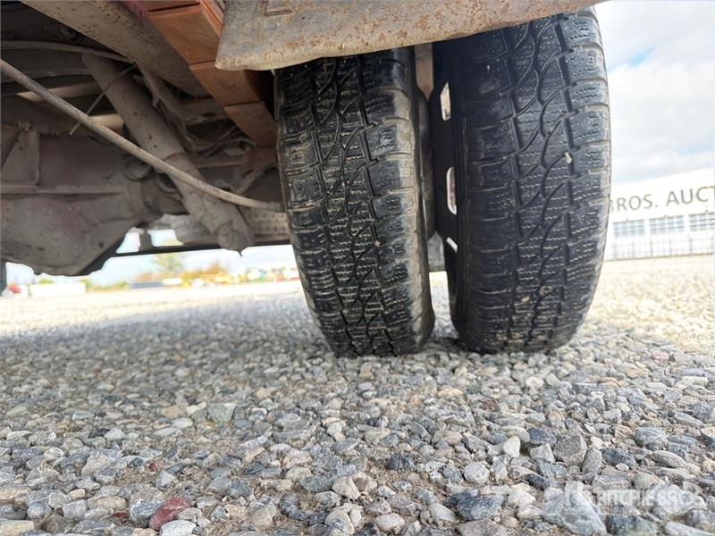 Iveco Van Truck Camiões de caixa fechada