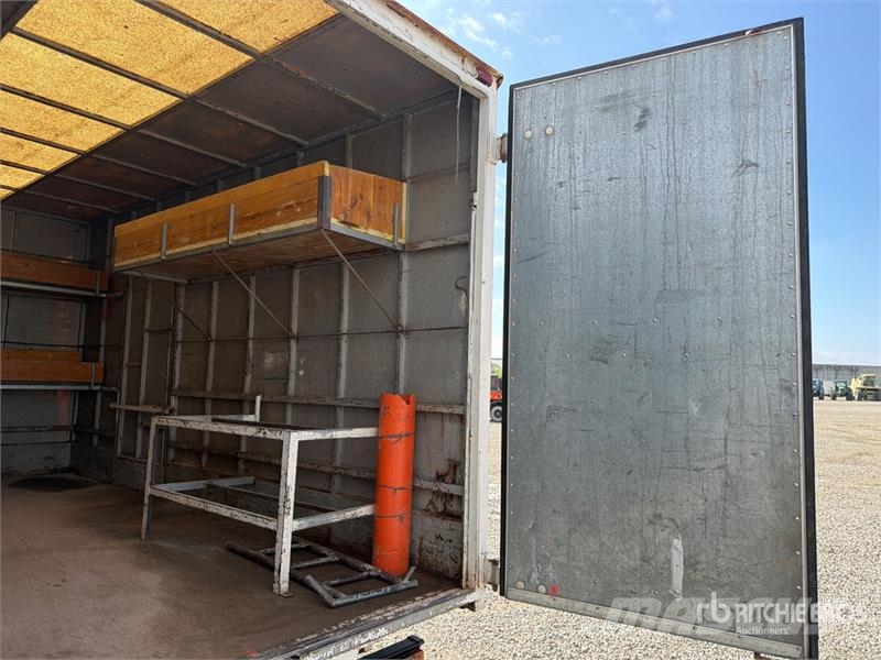 Iveco Van Truck Camiões de caixa fechada