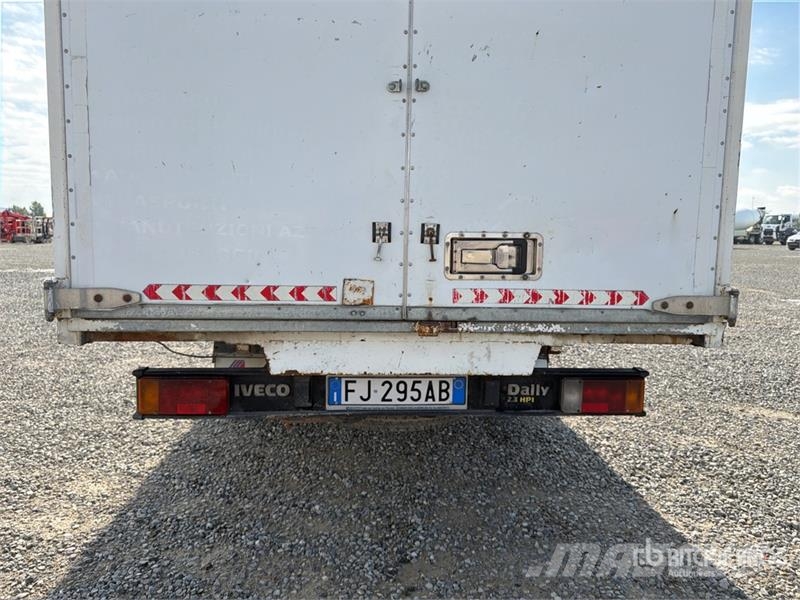 Iveco Van Truck Camiões de caixa fechada