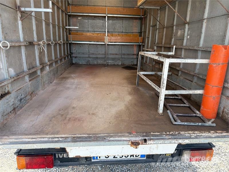 Iveco Van Truck Camiões de caixa fechada