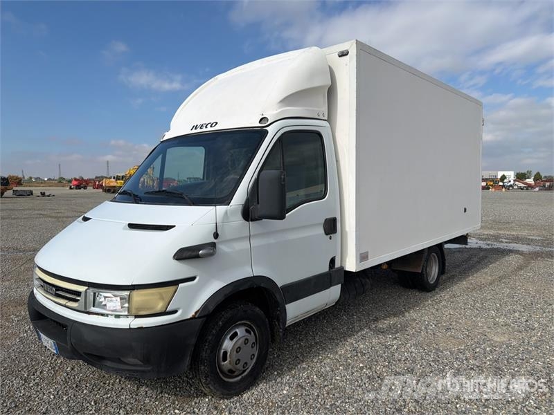 Iveco Van Truck Camiões de caixa fechada