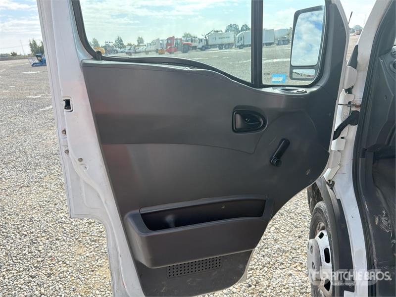 Iveco Van Truck Camiões de caixa fechada