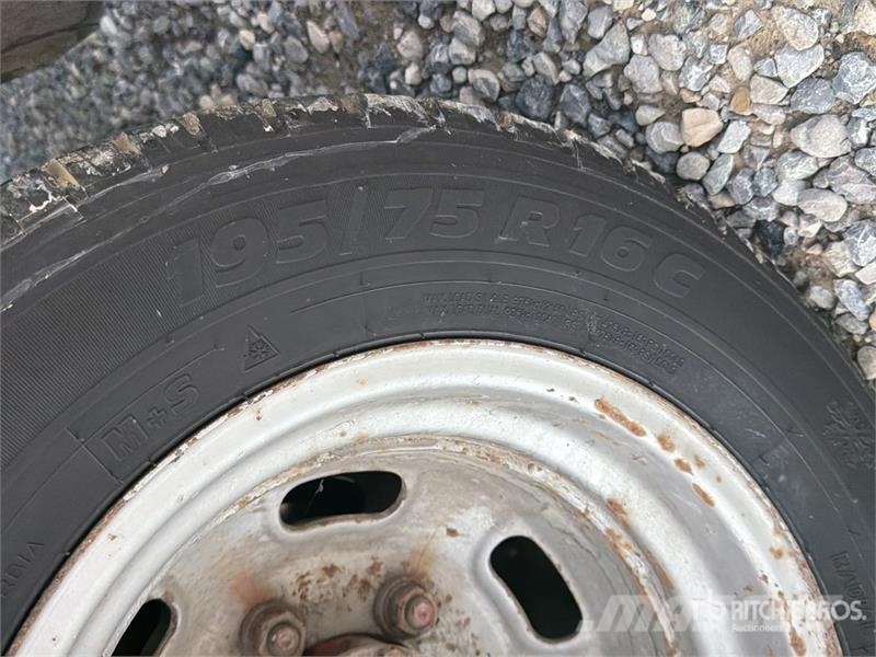 Iveco Van Truck Camiões de caixa fechada