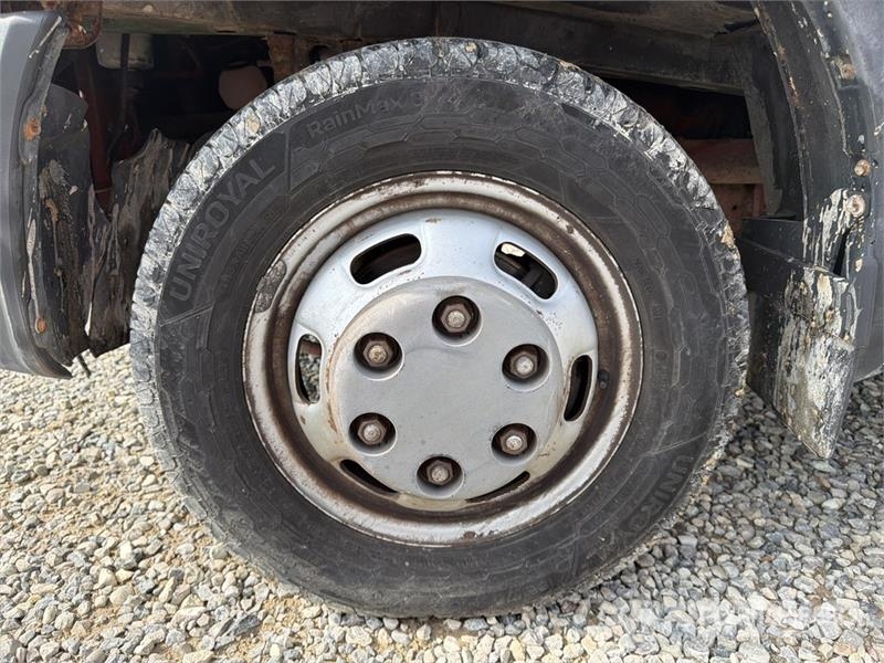 Iveco Van Truck Camiões de caixa fechada