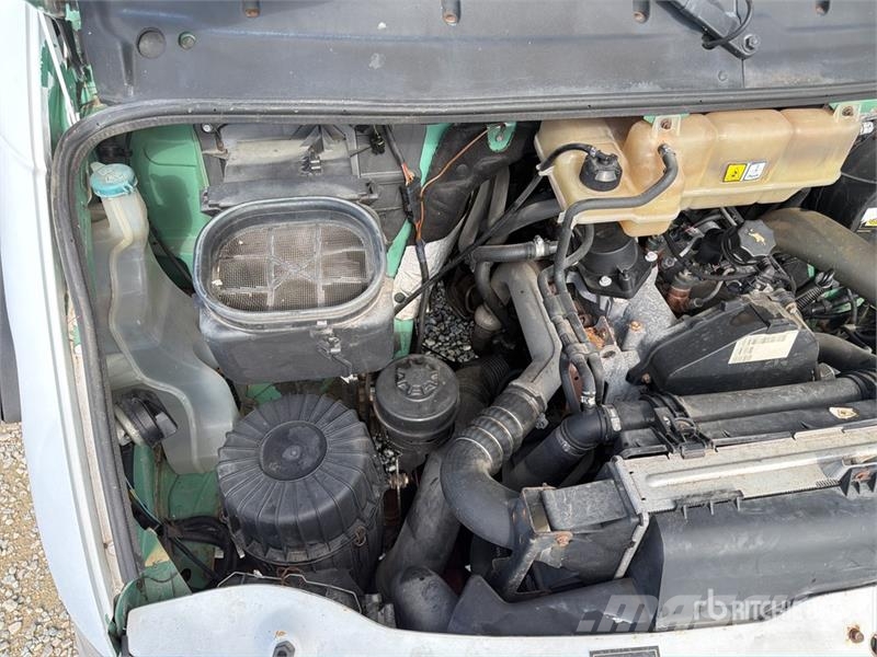 Iveco Van Truck Camiões de caixa fechada