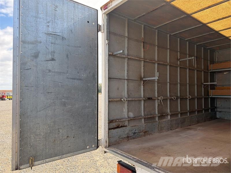 Iveco Van Truck Camiões de caixa fechada