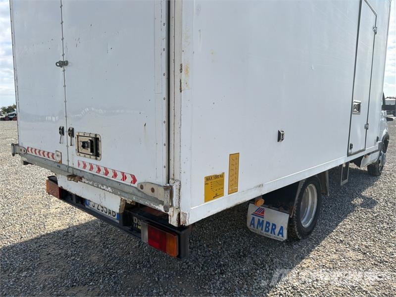 Iveco Van Truck Camiões de caixa fechada