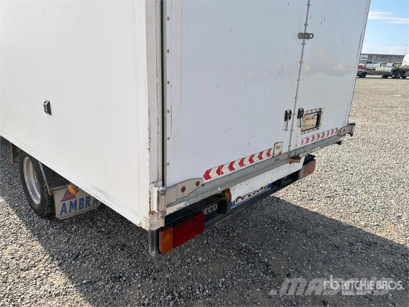 Iveco Van Truck Camiões de caixa fechada