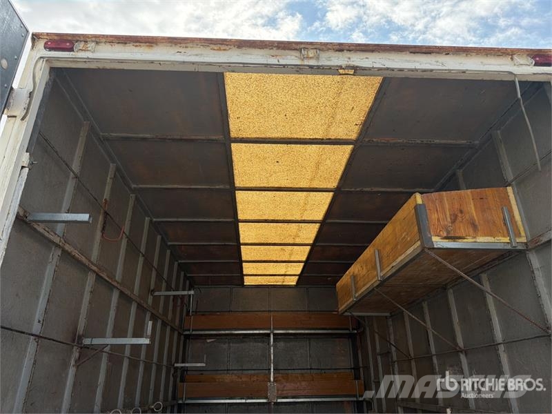 Iveco Van Truck Camiões de caixa fechada