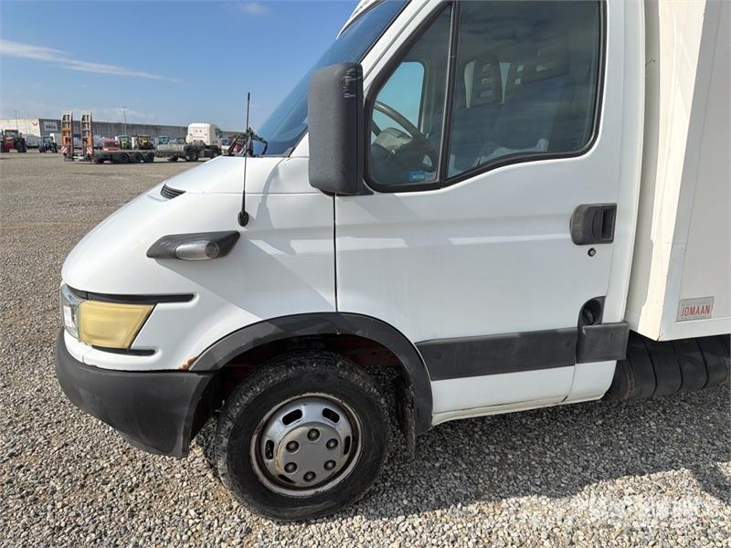 Iveco Van Truck Camiões de caixa fechada