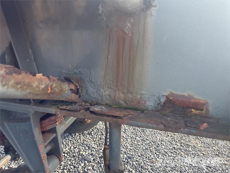 IWT T/A Container Trailer (Inoperable) Container trailers