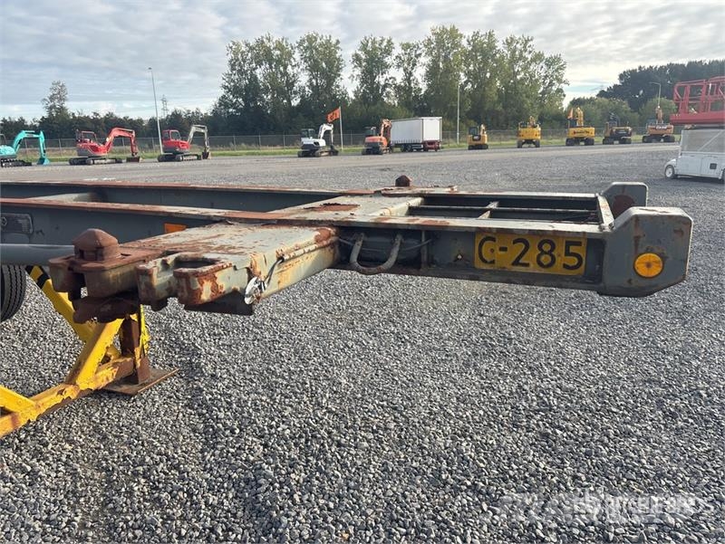 IWT T/A Container Trailer (Inoperable) Container trailers
