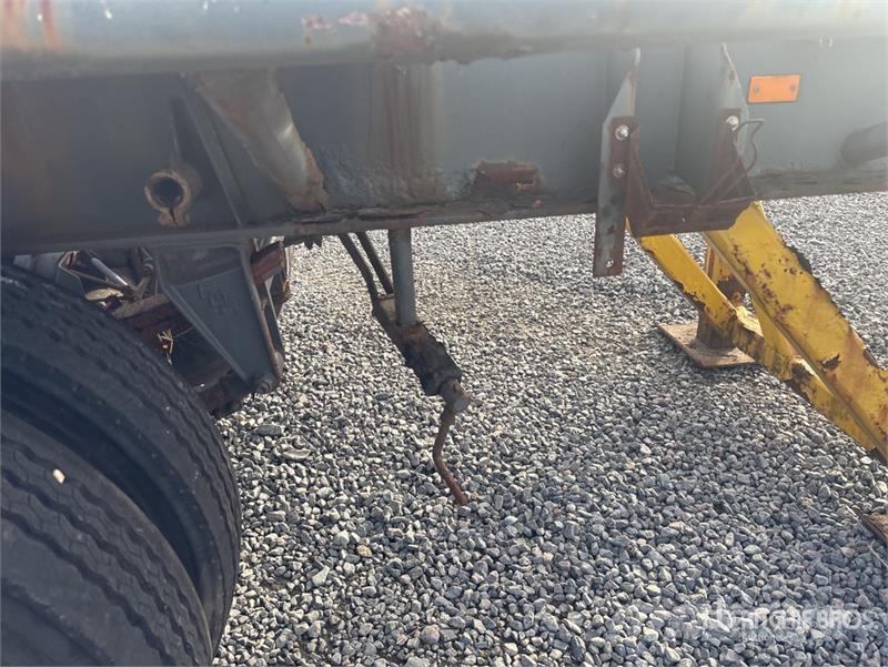 IWT T/A Container Trailer (Inoperable) Container trailers
