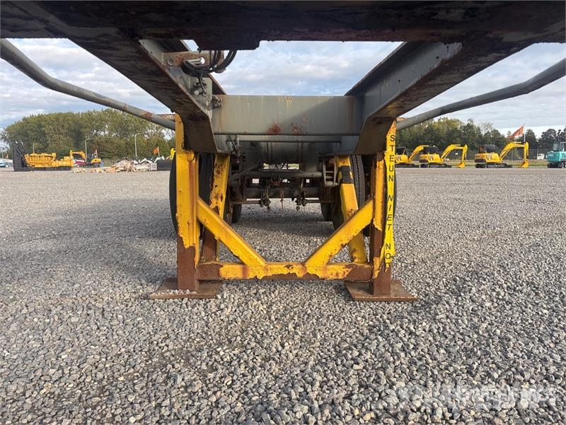IWT T/A Container Trailer (Inoperable) Container trailers