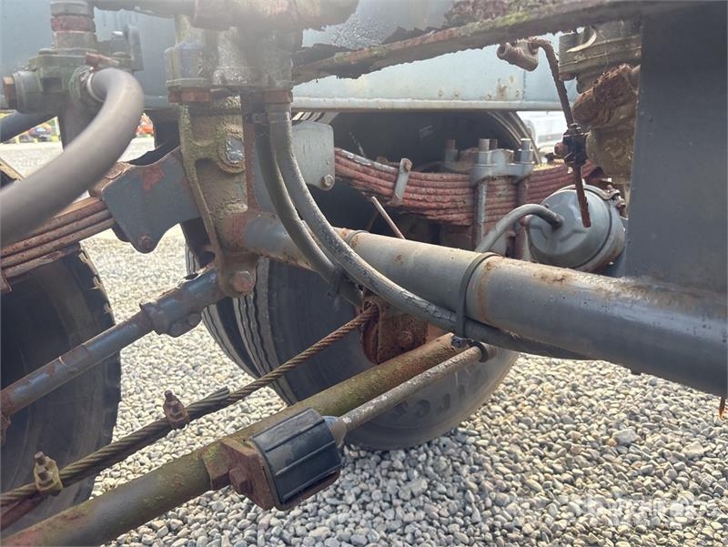 IWT T/A Container Trailer (Inoperable) Container trailers