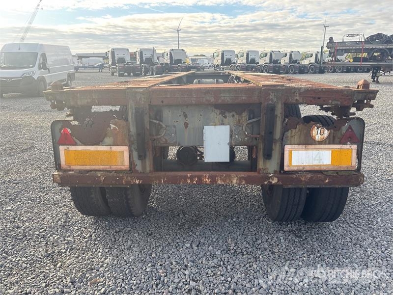 IWT T/A Container Trailer (Inoperable) Container trailers