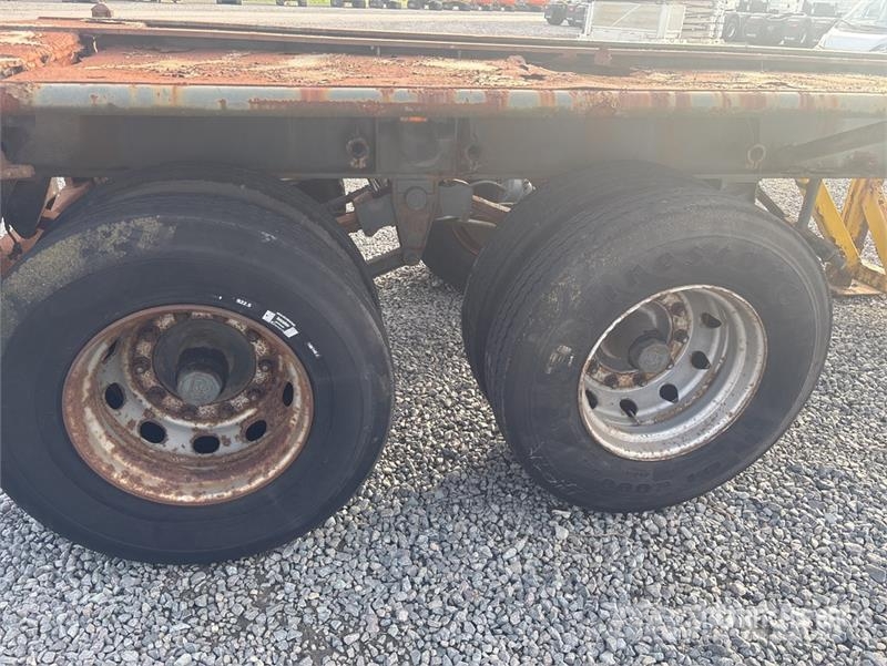 IWT T/A Container Trailer (Inoperable) Container trailers