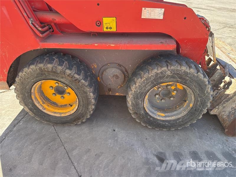 JCB 165 Міні-навантажувачі
