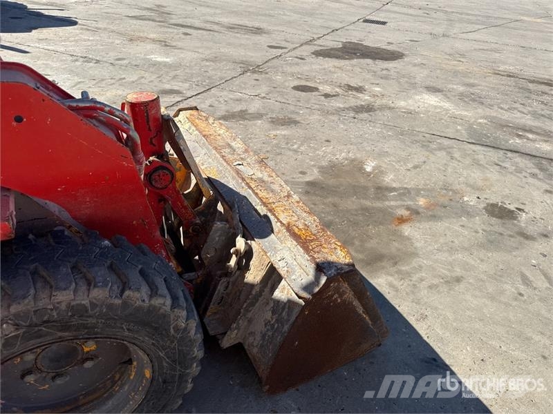 JCB 165 Міні-навантажувачі