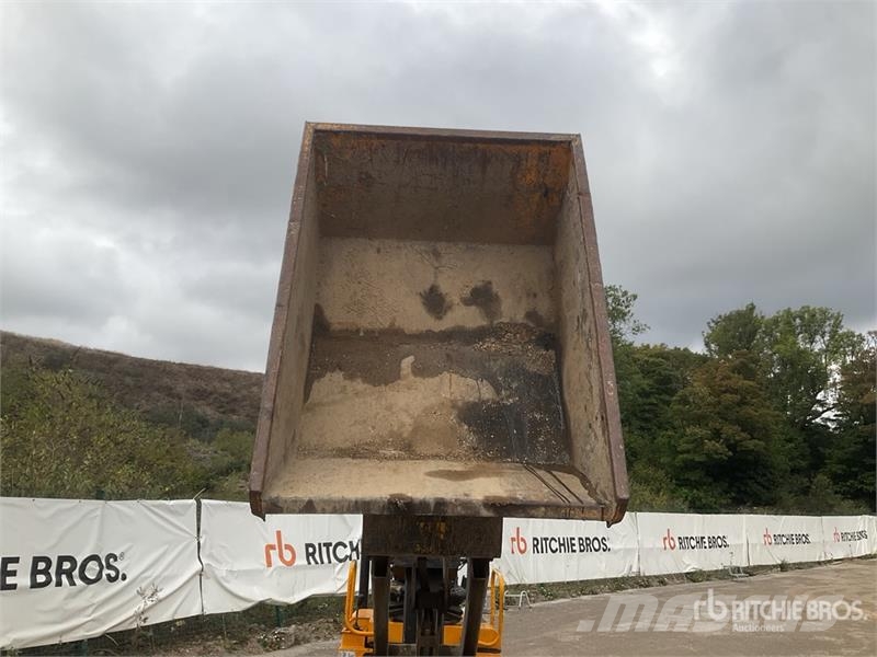 JCB 1THT 1 ton 4x4 Hi-Tip Dumper Mini tombereau