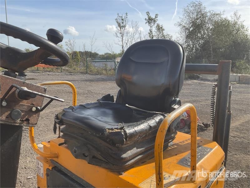 JCB 1THT 1 ton 4x4 Hi-Tip Dumper Mini pašizgāzēji