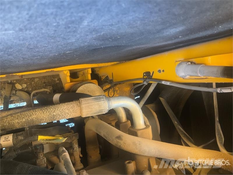 JCB 220X L Tracked Excavator حفارات زحافة