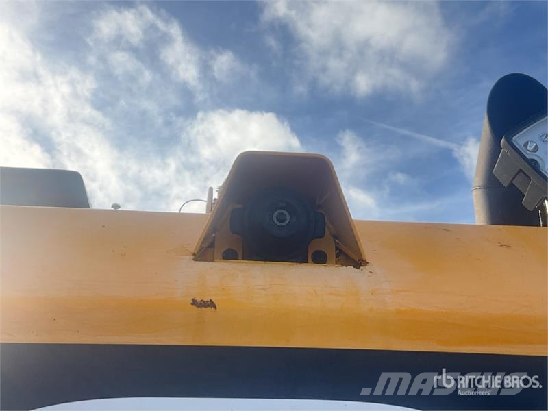 JCB 220X L Tracked Excavator حفارات زحافة