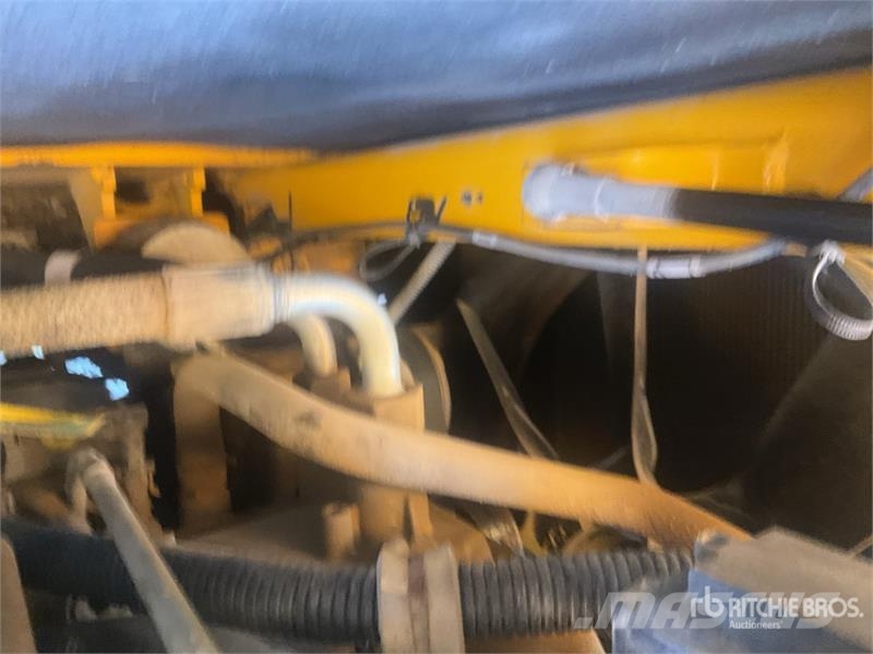 JCB 220X L Tracked Excavator حفارات زحافة