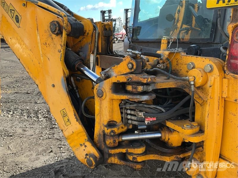 JCB 2CX Streetmaster 4x4x4 Backhoe Loader Rendegravere