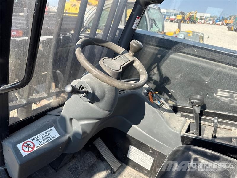 JCB 300 Telehandler (Inoperable) مناولات متداخلة