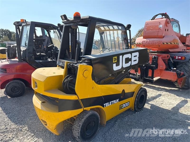 JCB 300 Telehandler (Inoperable) مناولات متداخلة