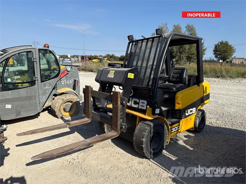 JCB 300 Telehandler (Inoperable) مناولات متداخلة