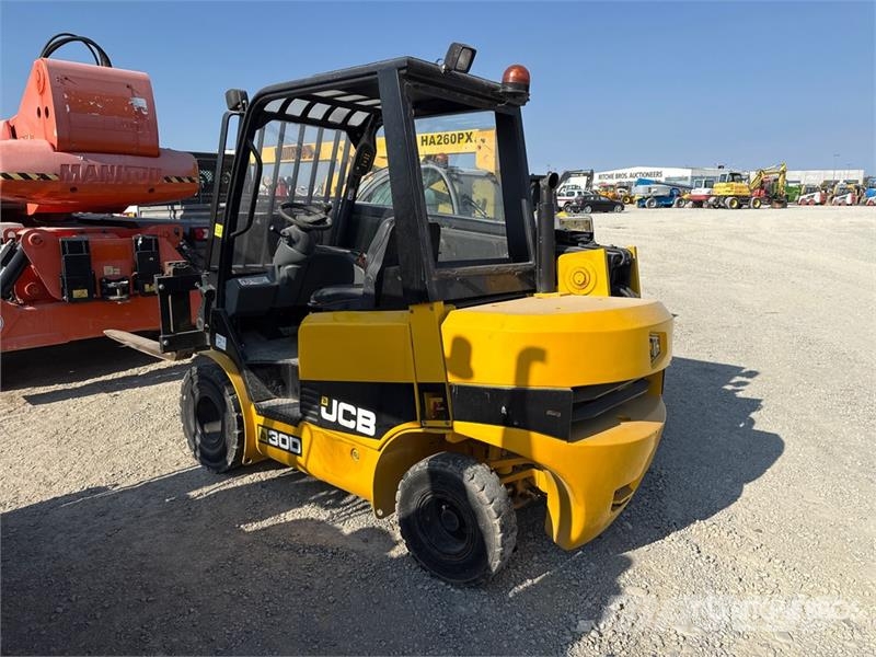 JCB 300 Telehandler (Inoperable) مناولات متداخلة