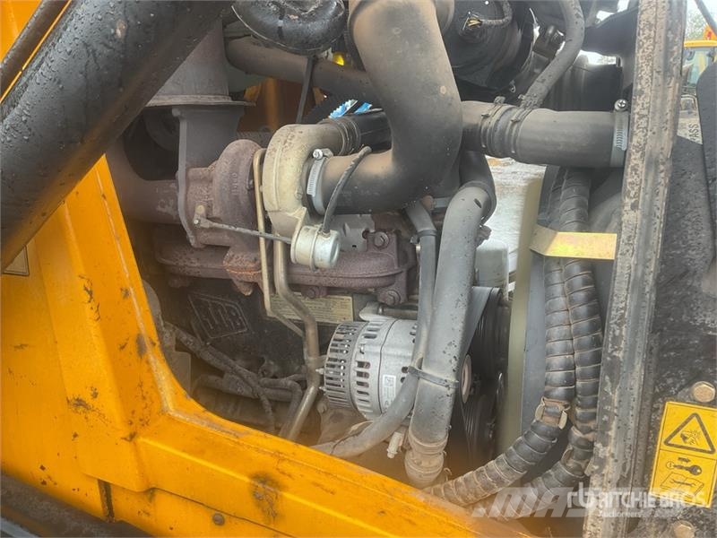 JCB 3CX-4T 4x4 Backhoe Loader Rovokopači