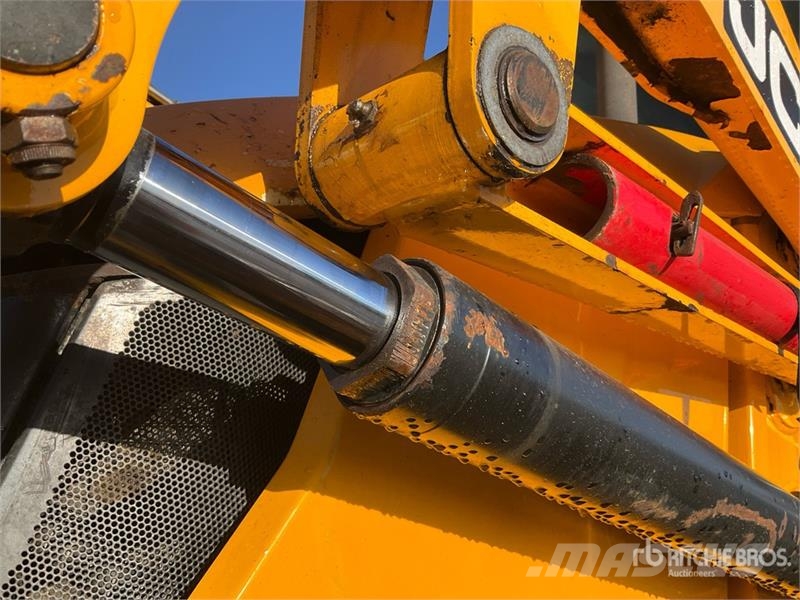 JCB 3CX Compact Backhoe Loader Товарач със заден ексватор