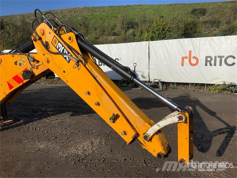 JCB 3CX Compact Backhoe Loader Товарач със заден ексватор