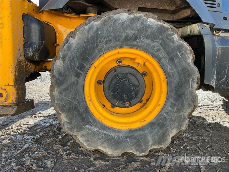 JCB 3CX Compact Backhoe Loader Товарач със заден ексватор
