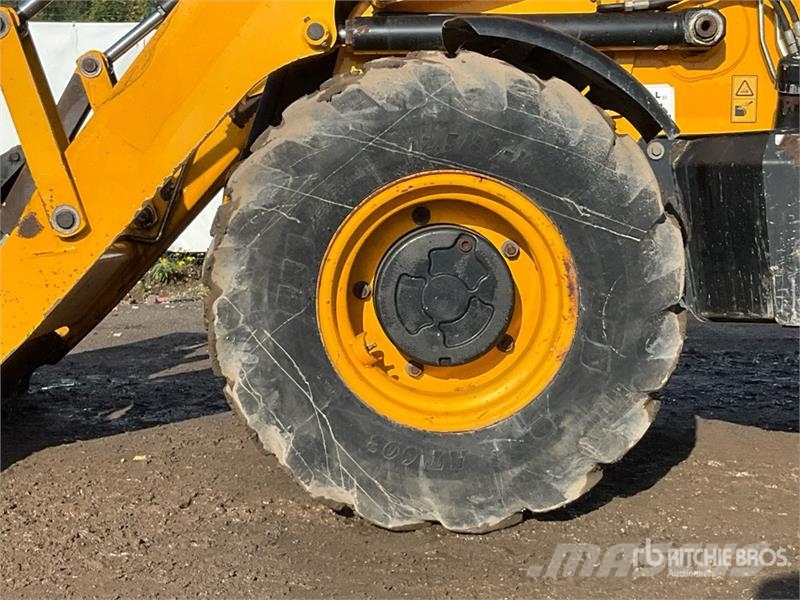 JCB 3CX Compact Backhoe Loader Товарач със заден ексватор