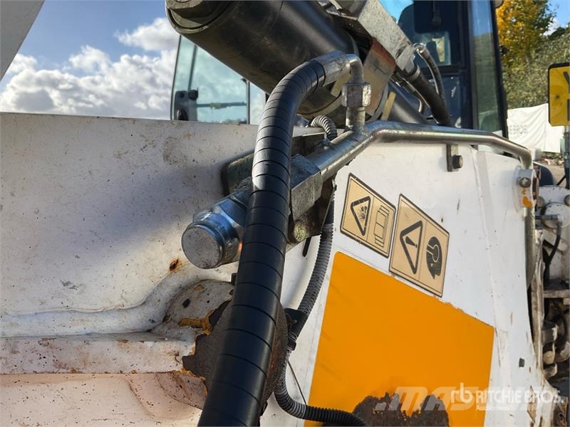 JCB 3CX Compact Backhoe Loader Rendegravere