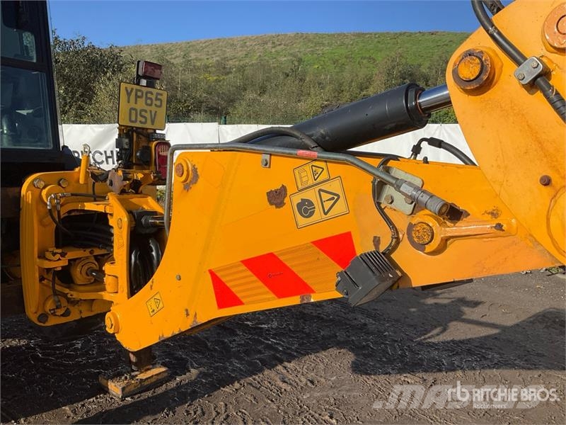 JCB 3CX Compact Backhoe Loader Товарач със заден ексватор