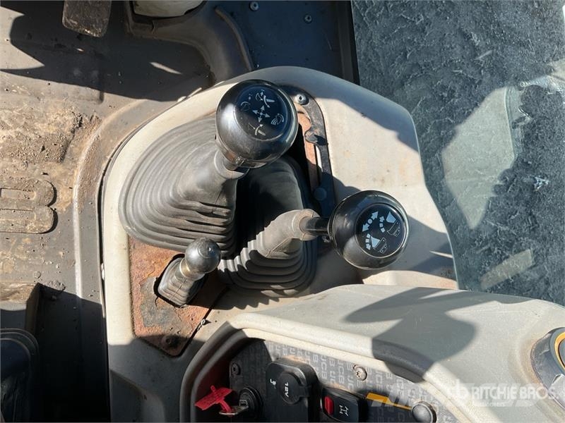 JCB 3CX Compact Backhoe Loader Ekskavatori-iekrāvēji