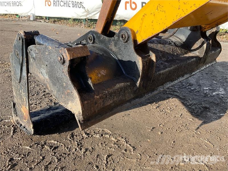JCB 3CX Compact Backhoe Loader Товарач със заден ексватор