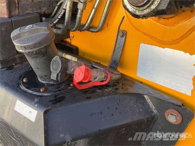 JCB 3CX Compact Backhoe Loader Товарач със заден ексватор