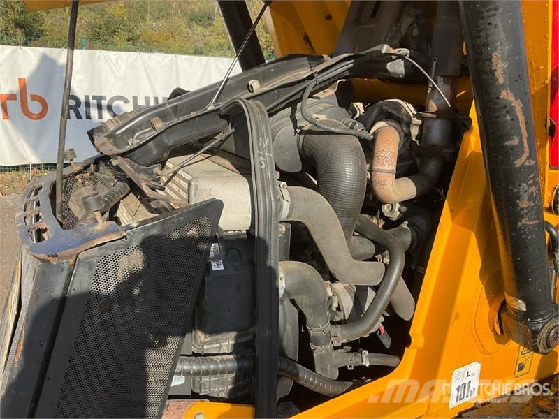 JCB 3CX Compact Backhoe Loader Товарач със заден ексватор