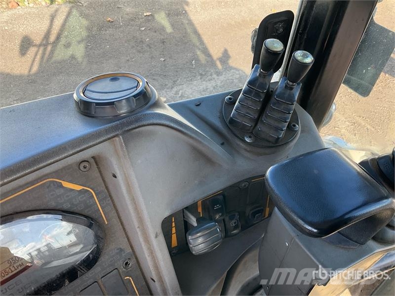 JCB 3CX Compact Backhoe Loader Rendegravere