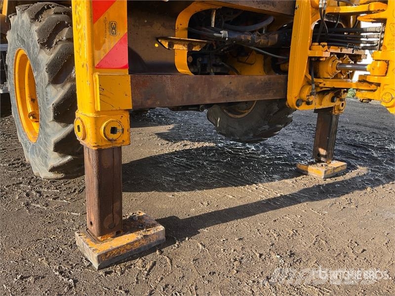 JCB 3CX Compact Backhoe Loader Товарач със заден ексватор