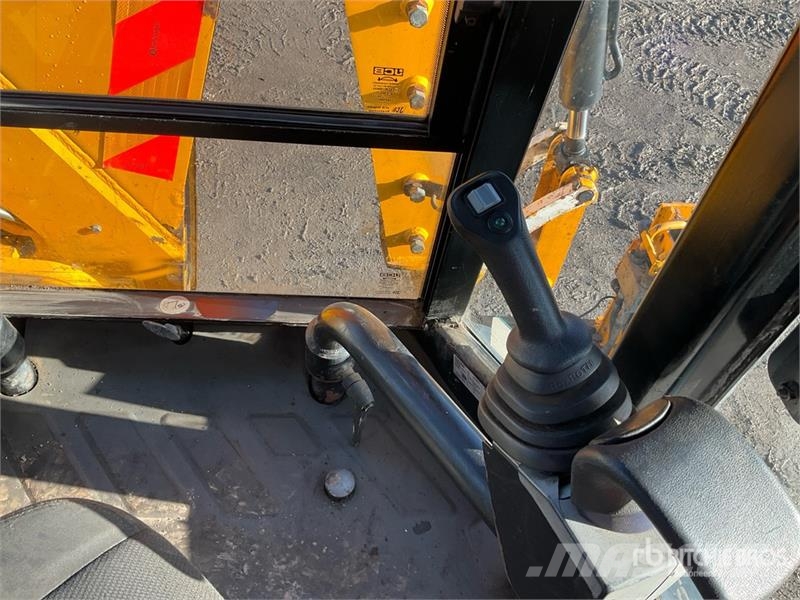 JCB 3CX Compact Backhoe Loader Товарач със заден ексватор