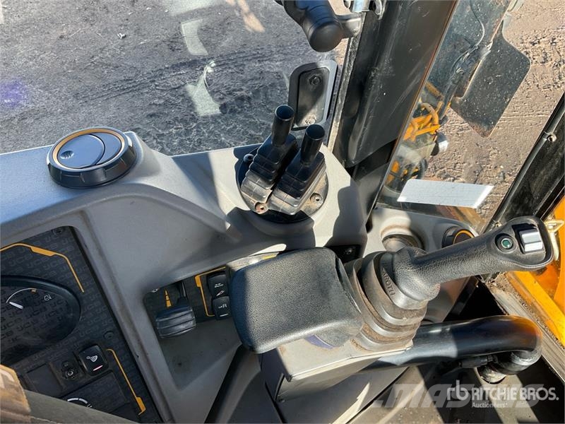JCB 3CX Compact Backhoe Loader Ekskavatori-iekrāvēji