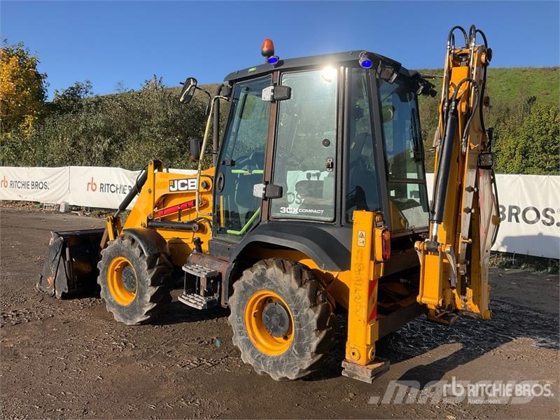 JCB 3CX Compact Backhoe Loader Товарач със заден ексватор