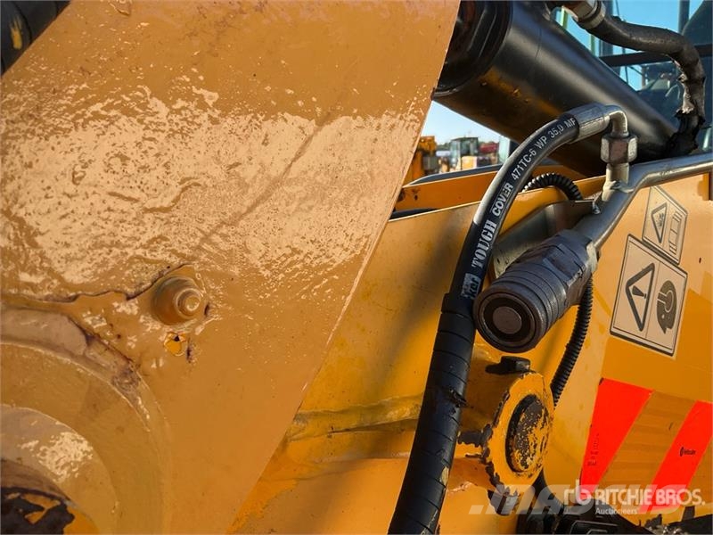 JCB 3CX Compact Backhoe Loader Ekskavatori-iekrāvēji